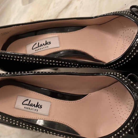 Clarks Narrative Black patent  Stack Heels with black & White bobbles size 51/2 - Picture 3 of 9